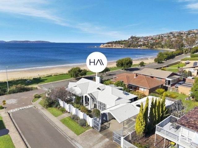 Seeing is believing, ultra prime esplanade location, level access, unrestricted ocean vista
