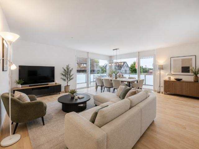 SEENAH WOHNEN: GROSSZÜGIGE 4.5 ZIMMER WOHNUNG MIT GEDECKTER TERRASSE