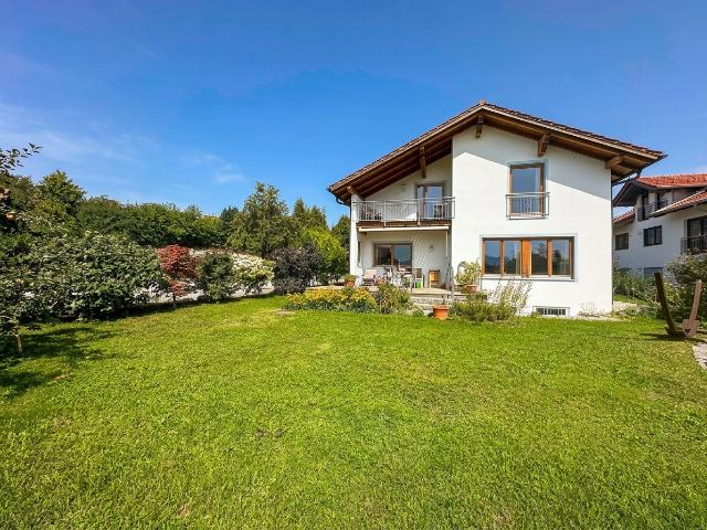 Seenähe und Bergblick gepflegtes Einfamilienhaus mit hoher Energieeffizienz