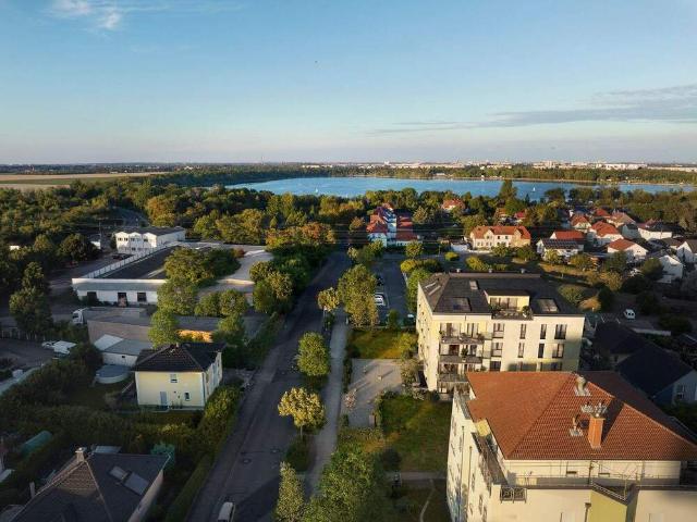 Seenaher Wohntraum mit neuem Komfort: Großzügige 3 Raum Wohnung