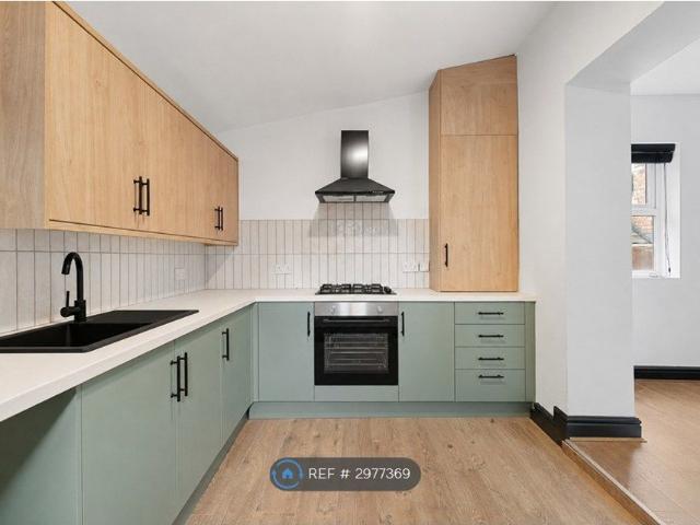 Sefton Court, Liverpool L17, 2 bed flat to rent, £1,400 pcm | PrimeLocation