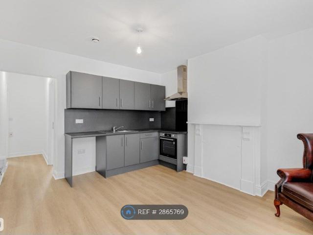 Sefton Avenue, Leeds LS11, 2 bed flat to rent, £1,000 pcm | PrimeLocation