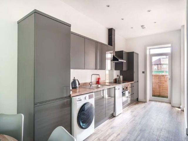 Sefton, L22 3XB, United Kingdom | 3 bed apartment for rent #110352640 | Rentberry