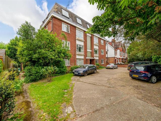 Sefton Lodge, 207 209 Richmond Road. 2 bed flat to rent £2,250 pcm £519 pw