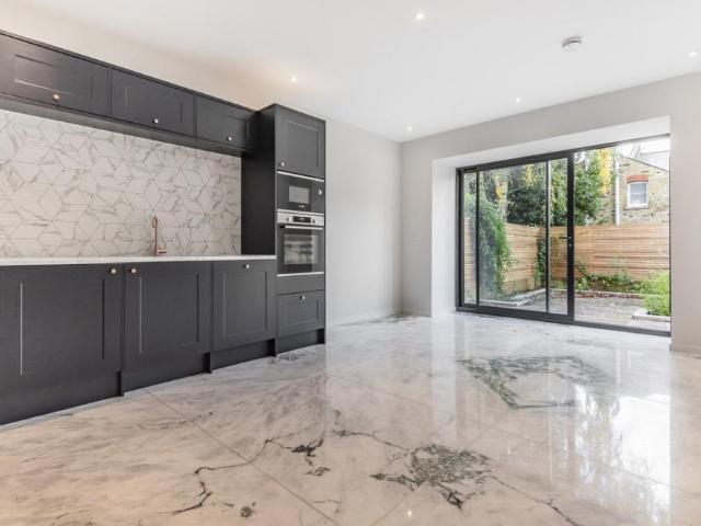 Sefton Street, West Putney, London, SW15 4 bed terraced house to rent £4,500 pcm £1,038 pw
