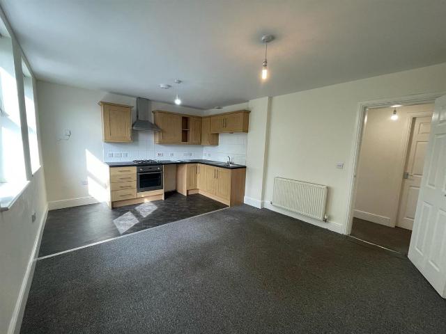 Sefton Road, Wirral CH62, 2 bed flat to rent, £725 pcm | PrimeLocation
