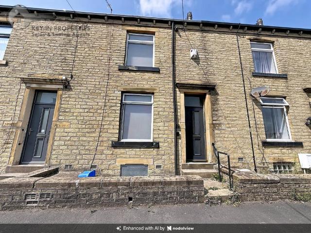 Sefton Terrace, HX1 3 bed terraced house to rent £800 pcm £185 pw