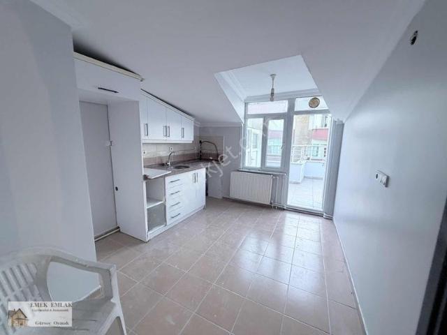 Sefaköy Mahallesi Kiralık 2 + 1 Teras Kat