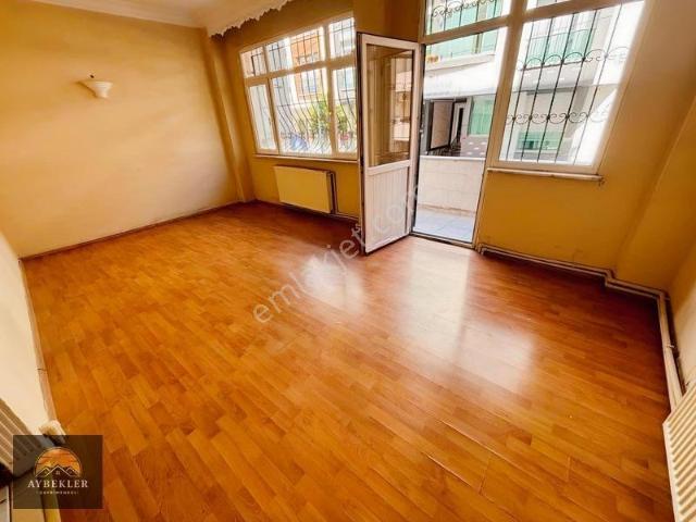 Sefaköy Merkez'de 3+1 Kullanıma Sahip Kiralık Daire