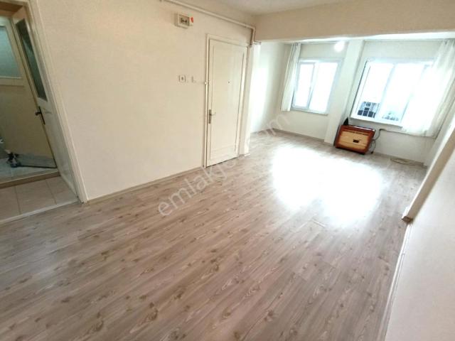 Sefaköy Fevziçakmak Mah.kiralık Balkonlu Yüksek Giriş 1+1.60 M2
