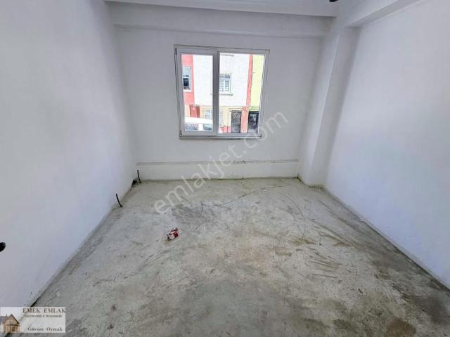 Sefaköy İnönü Mahallesi Satılık 1 + 1 Yüksek Giriş