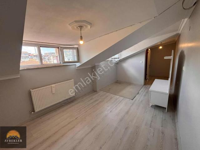 Sefaköy İnönü'de 1+1 Dublex Üstü Kiralık Daire