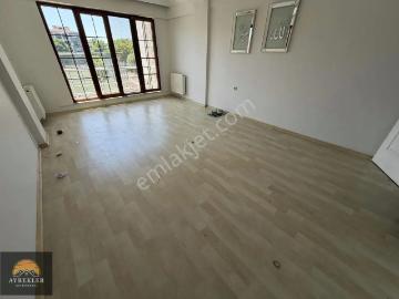 Sefaköy Tevfikbey'de K.uygun 90m2 Balkonlu Satılık Daire