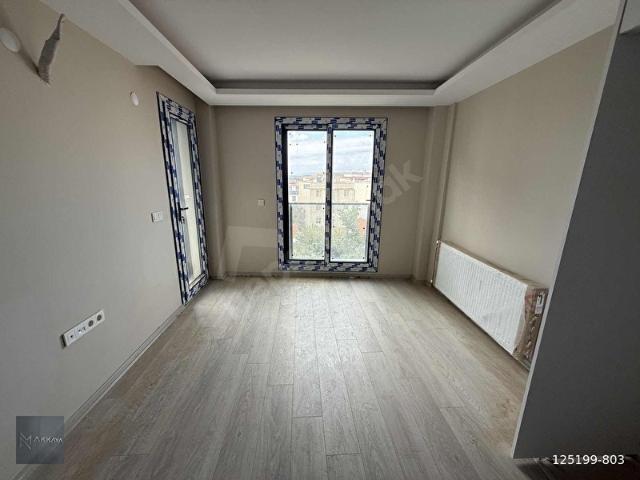 SEFERİHİSAR MERKEZDE ARA KAT KULLANIŞLI 1+1 DAİRE