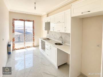 SEFERİHİSAR MERKEZDE SIFIR ASANSÖRLÜ GENİŞ 2+1 DAİRE
