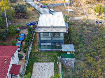 SEFERİHİSAR ORHANLIDA 600m2 ARSA İÇİNDE SATILIK 5+1 VİLLA