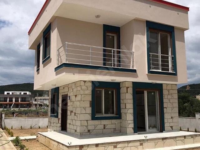 SEFERİHİSAR DOĞANBEYde SATILIK, SİTE İÇİNDE TAMAMEN MÜSTAKIL 3+1 YAZLIK VİLLA