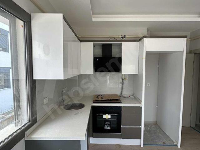 SEFERİHİSAR KARAKAYALAR BÖLGESİNDE HAVUZLU 2+1 SATILIK DAİRE