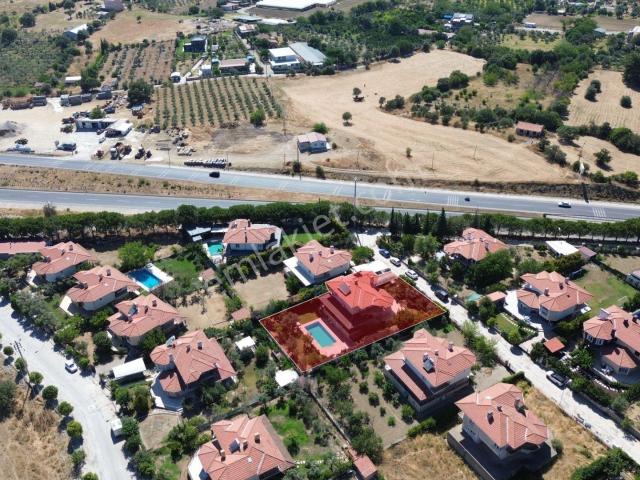 Seferihisar Ulamış Turunçevler Sitesi'nde Tam Müstakil Havuzlu Eşyalı Kiralık Villa