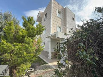Seferihisar Zümrütevler Sitesinde Müstakil 3+1 Villa