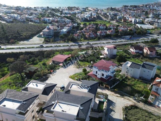 Seferihisar Akarca’da Deniz Manzaralı, Havuzlu Sitede Sıfır 3+1 Villalar