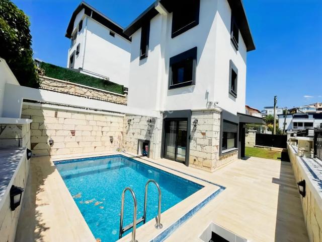Seferihisar Akarca Kiralık 4+1 Sıfır Eşyalı, Sıfır Villa