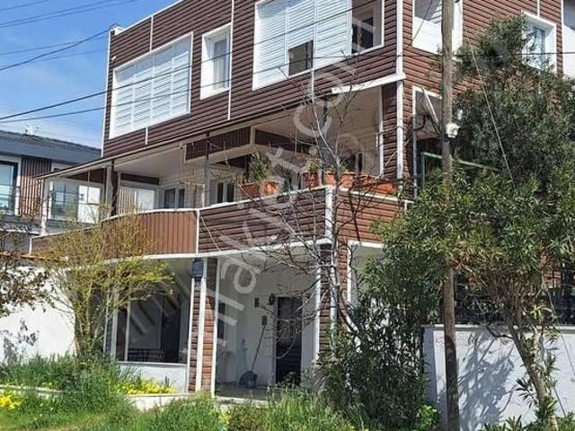 Seferihisar Akarca'da Denize 15 Adım Mesafede Villa