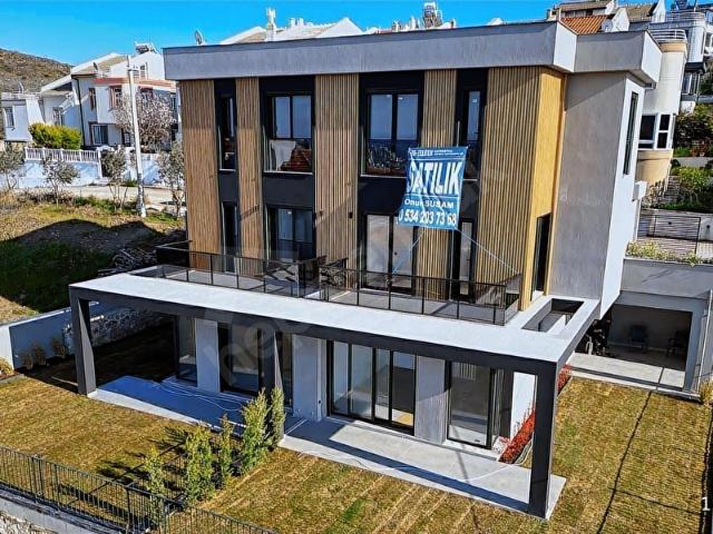Seferihisar Akarca'da Full Deniz Manzaralı 3+1 Satılık Villa