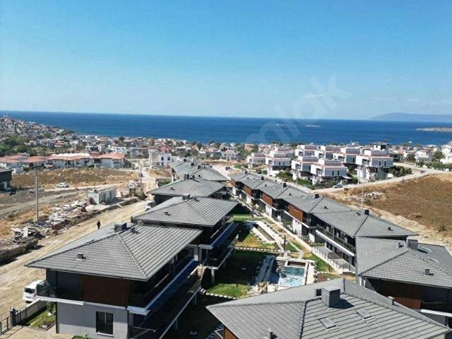 Seferihisar Akarcada Havuzlu Sitede Deniz Manzaralı 3+1 Villa