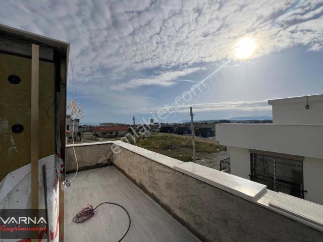 Seferihisar Akarca'da Satılık Havuzlu 5+1 190 M2 Sıfır Villa