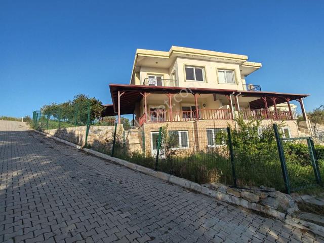 Seferihisar Atatürk Mahallesi Kiralık Deniz Manzaralı Lüx Villa
