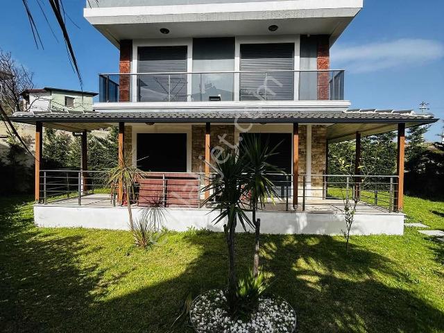 Seferihisar Da Denize 200 Metre De Muhteşem Müstakil Villa