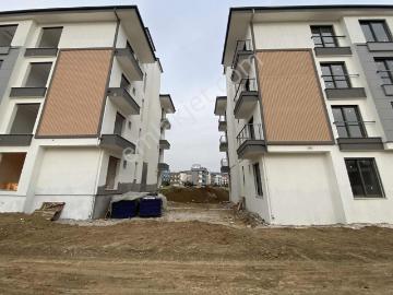 Seferihisar Değerli Bölgede Havuzlu Sitede Balkonlu 1+1 Daireler