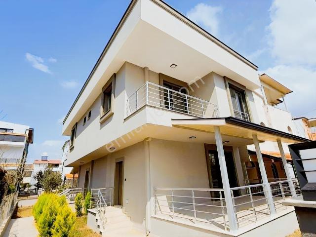 Seferihisar /doğanbey'de Denize Yürüme Mesafesi 2+1 Villa!