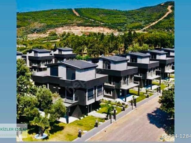 Seferihisar Doğanbey'de Denize Sıfır Site İçinde Satılık 3+1 Villa
