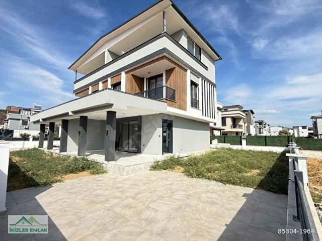 Seferihisar Doğanbey'de Satılık Sıfır 3+1 Dubleks Villa Geniş Bahçeli