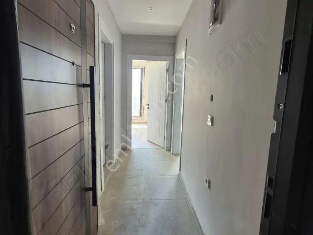 Seferihisar Fabrika Caddesinde Aydınlık Sıfır 1+1 Kiralik Daire