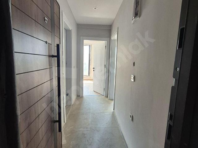 Seferihisar Fabrika Caddesinde Aydınlık Sıfır 1+1 Kiralik Daire