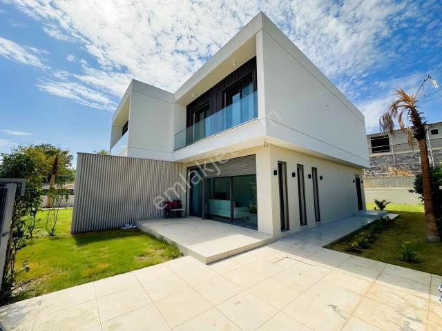 Seferihisar Kavakdere Mahallesinde 3+1 Eşyalı Kiralık Villa