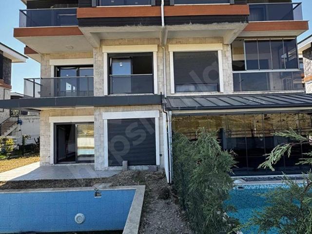 seferihisar lilya konakları 5+1 havuzlu sıfır site içi tribleks