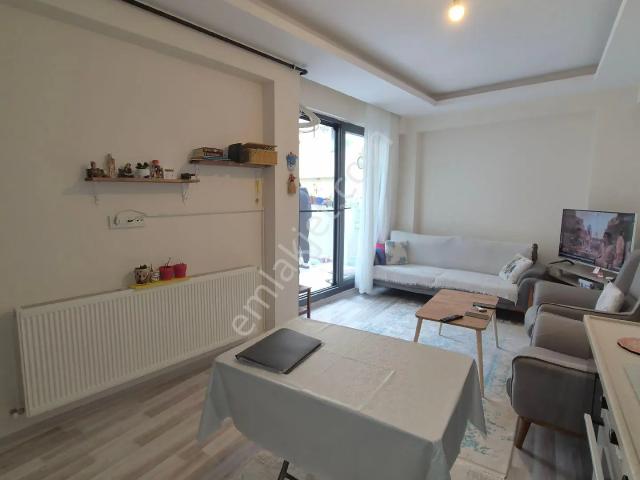 Seferihisar Merkezde 2+1 Eşyalarıyla Beraber Satılık Daire
