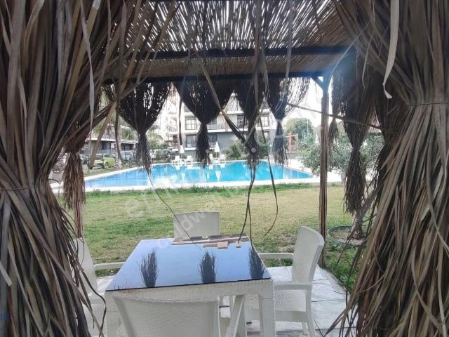 Seferihisar Merkezde Havuz Ve Peyzaj Manzaralı 2+1 Kiralık Daire