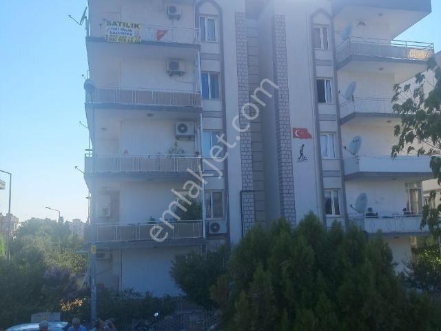 Seferihisar Girişinde Ana Cadde Üzerinde Satılık Büyük Daire