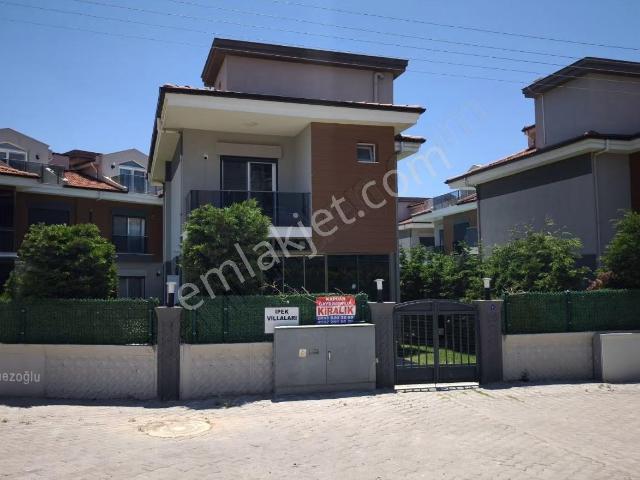 Seferihisar Nejat Hepkon'da Site İçi Kiralık Müstakil Villa