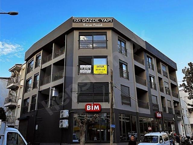 Seferihisar Çolakibrahim Meydanda K.Otoparklı geniş 2+1 Daire
