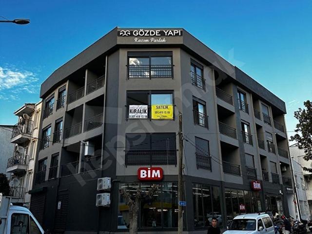 Seferihisar Çolakibrahim Meydanda K.Otoparklı geniş 2+1 Daire
