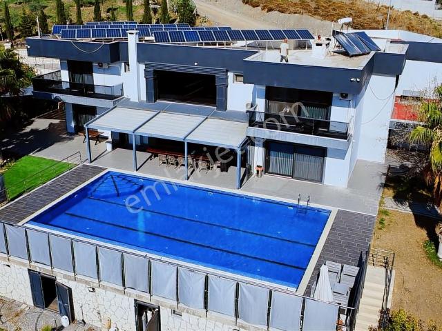 Seferihisar Özel Tasarım 5+1, Havuzlu, Hobi Bahçeli Villa