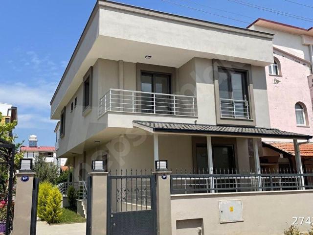 Seferihisar Payamlıda satılık denize yakın bahçeli sıfır villa ilan no:1002