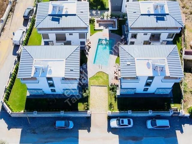 Seferihisar Sığacıkta 1.000m² Arsa İçinde 4 Tam Müstakil Villa