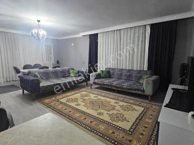 Seferihisar Sığacık Merkezde Bahçe Kullanımlı Eşyalı Daire